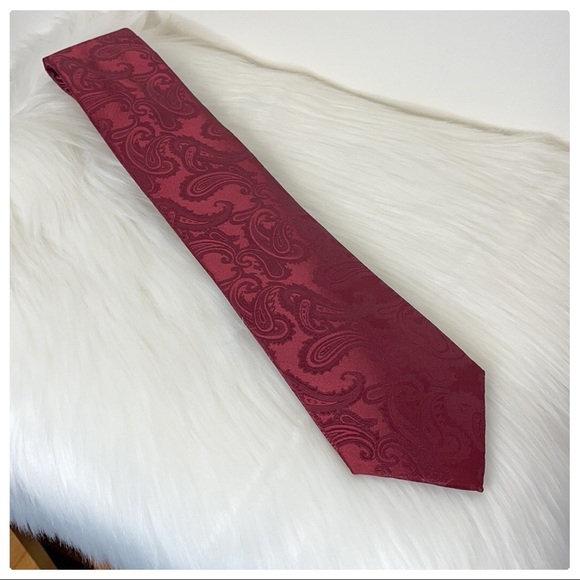 😎Handsome Red on Red Mens Tie😎 - Picture 10 of 10